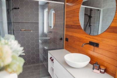 Cedar feture bathroom